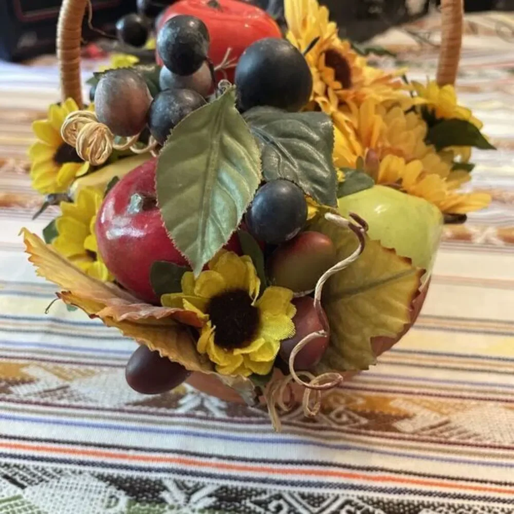 A Teleflora Gift Fruit‎ Basket